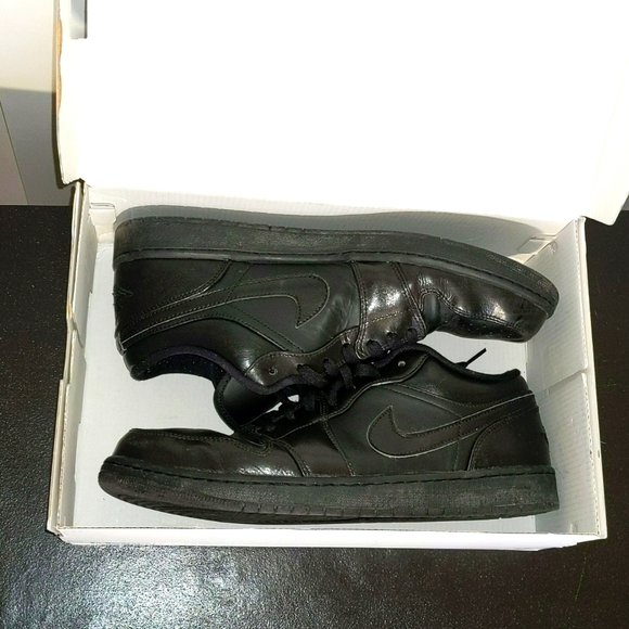 Nike Air Jordan 1 Low - Picture 4 of 6